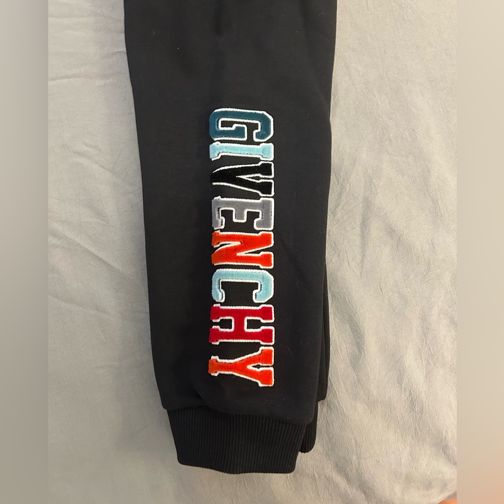 BNWT Givenchy kids black jogger pants size 3 toddler.